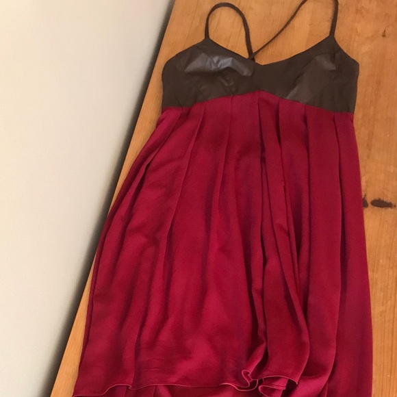 Chiffon-like dress. - Picture 6 of 10